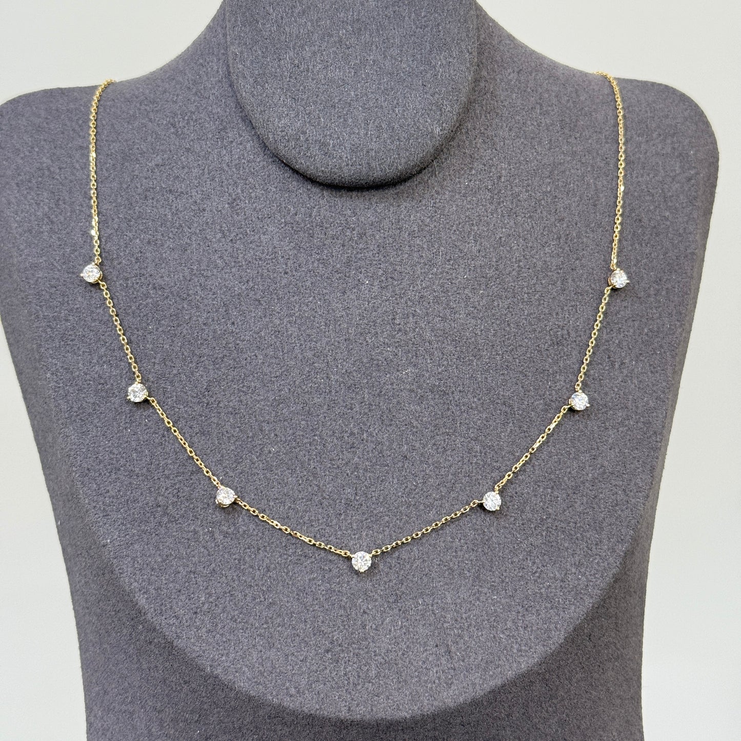 Lab diamond round 0.84ct three-prong necklace