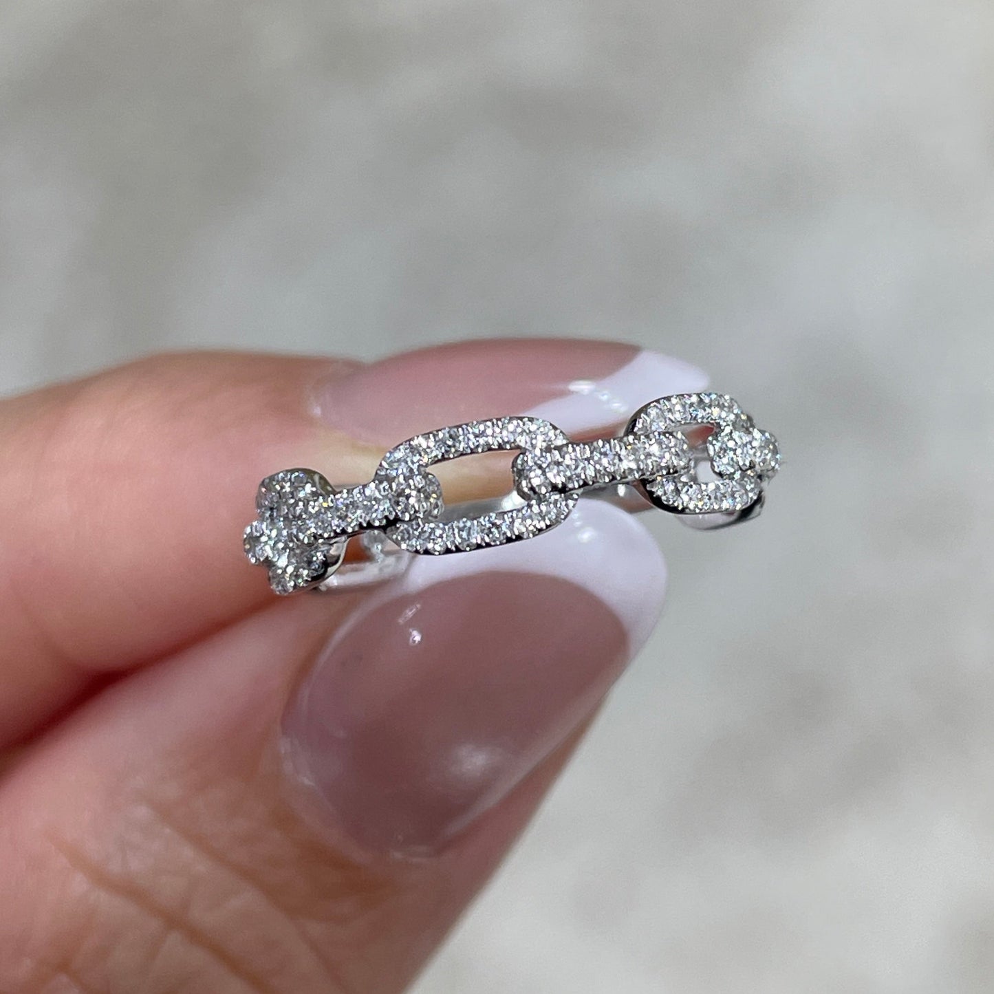 9k Lab diamond round 0.3ct chain link ring