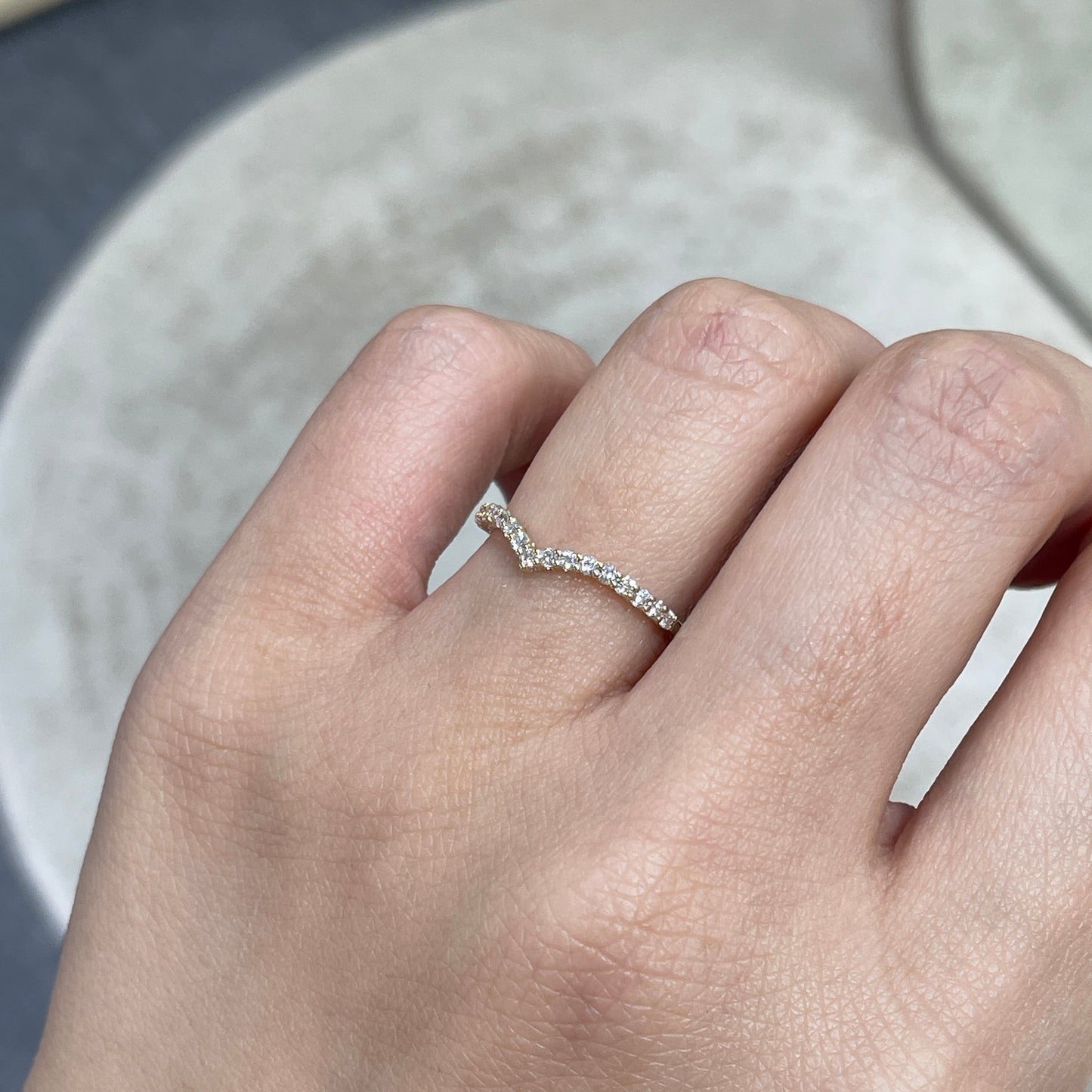 9k Lab diamond round 0.2ct half eternity v shape ring