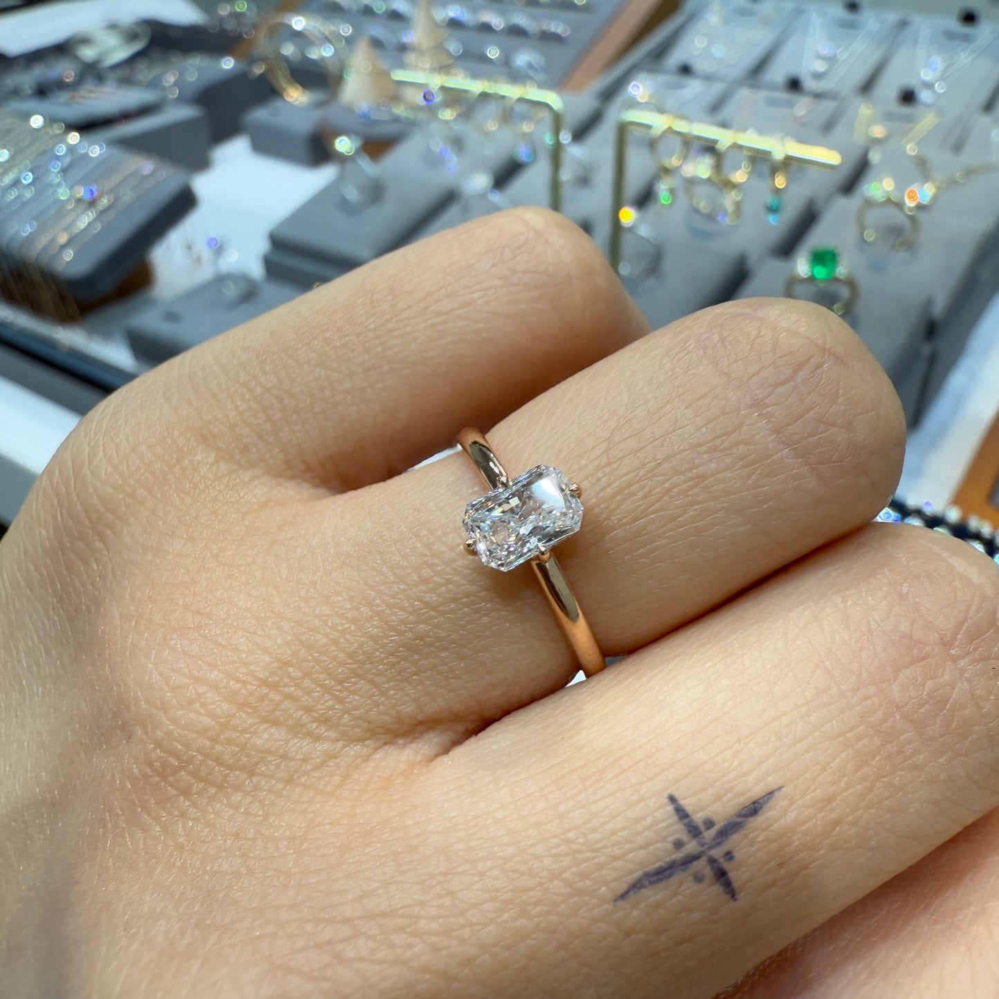 Lab diamond Radiant cut 0.7ct compass underhalo ring