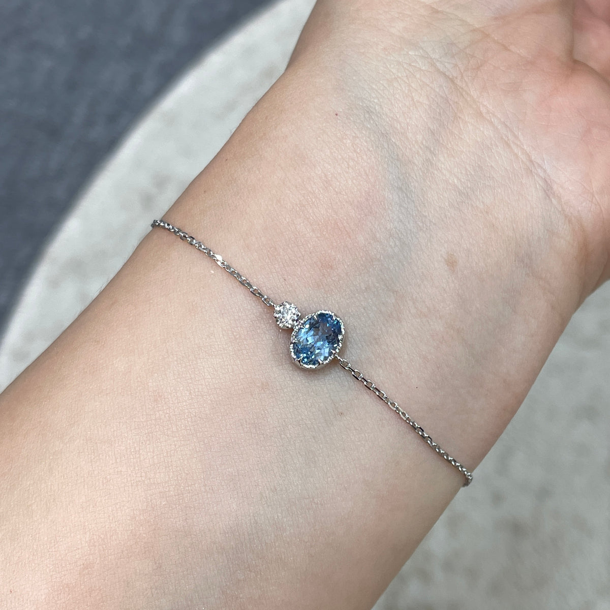 9k Lab sapphire Santa maria aquamarine color Oval 0.8ct with lab diamond round 0.1ct bracelet