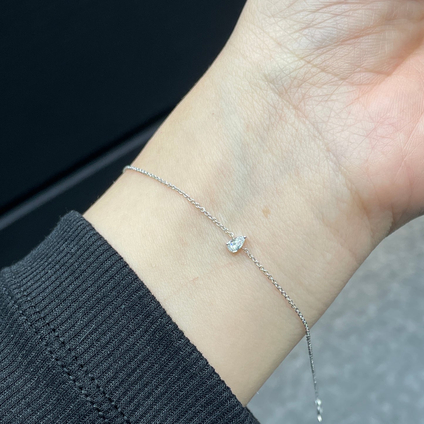 Lab diamond pear 0.1ct three-prong bracelet