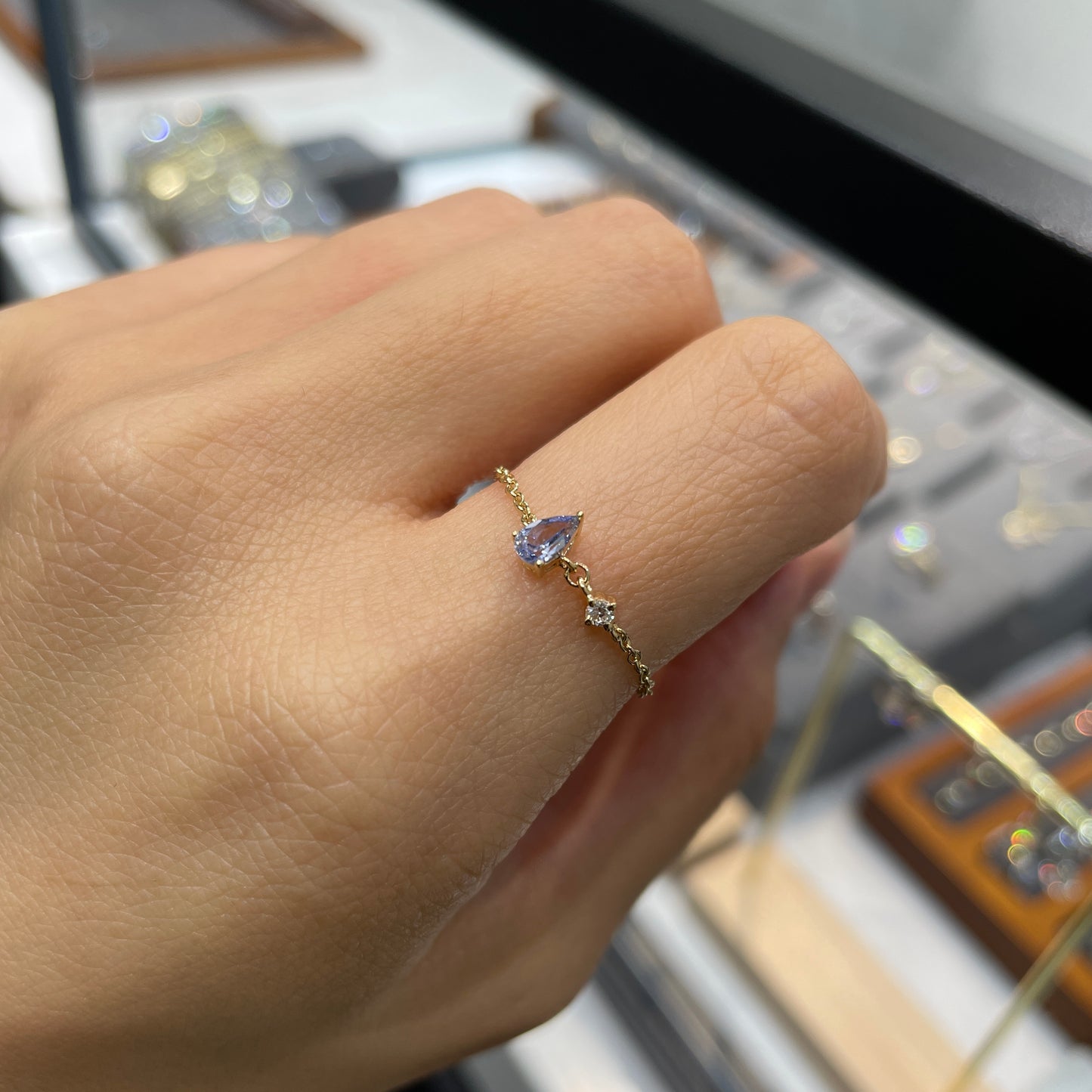 Lab sapphire cornflower pear shape 0.2ct with little diamond chain ring