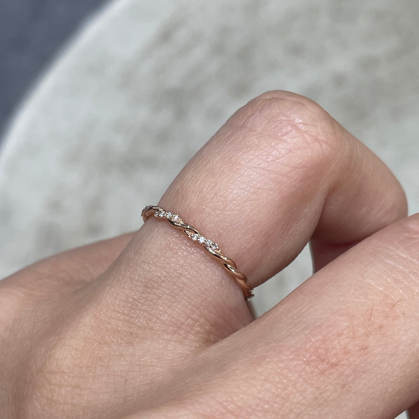 9k Lab diamond round 0.05ct twist pave band ring