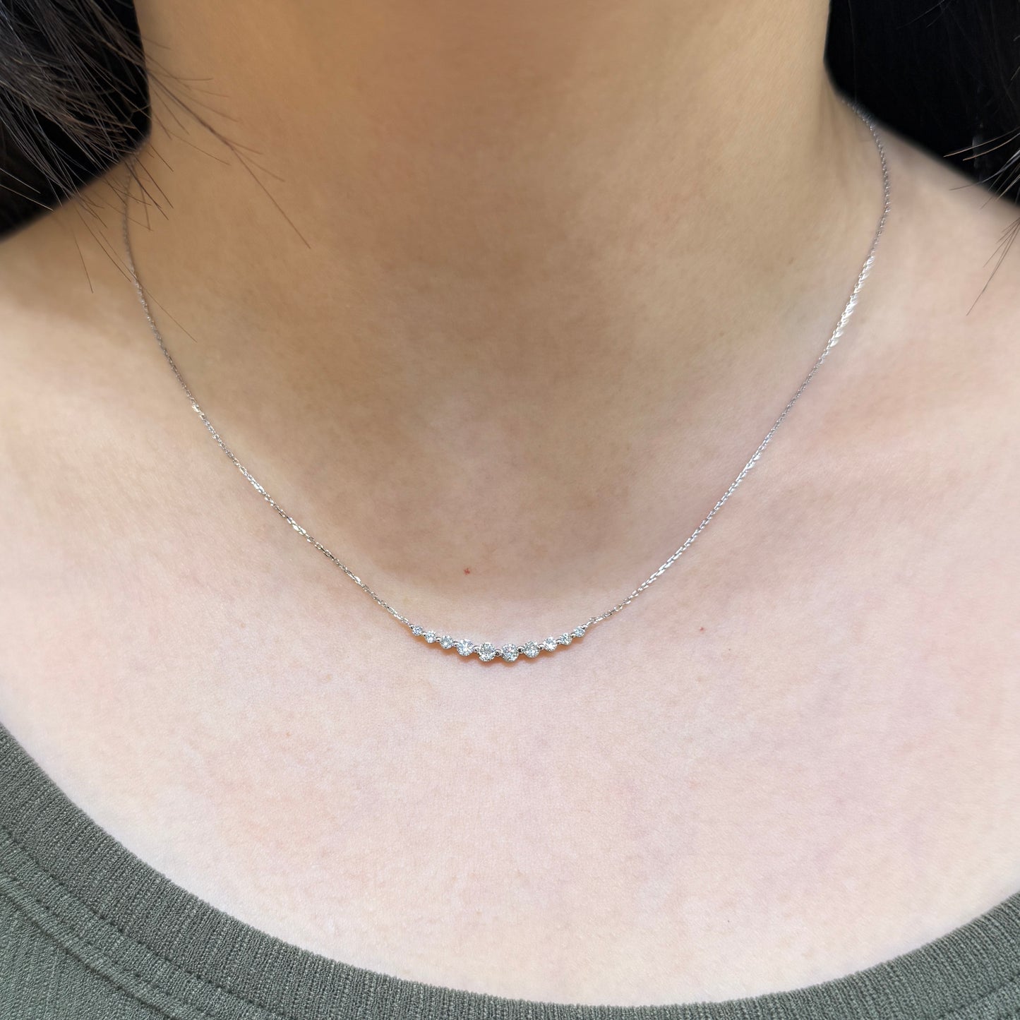Lab diamond round 0.4ct smile necklace