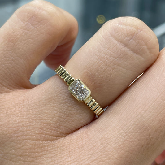 Lab diamond radiant cut 0.3ct horizontal bezel set with vertical line band ring