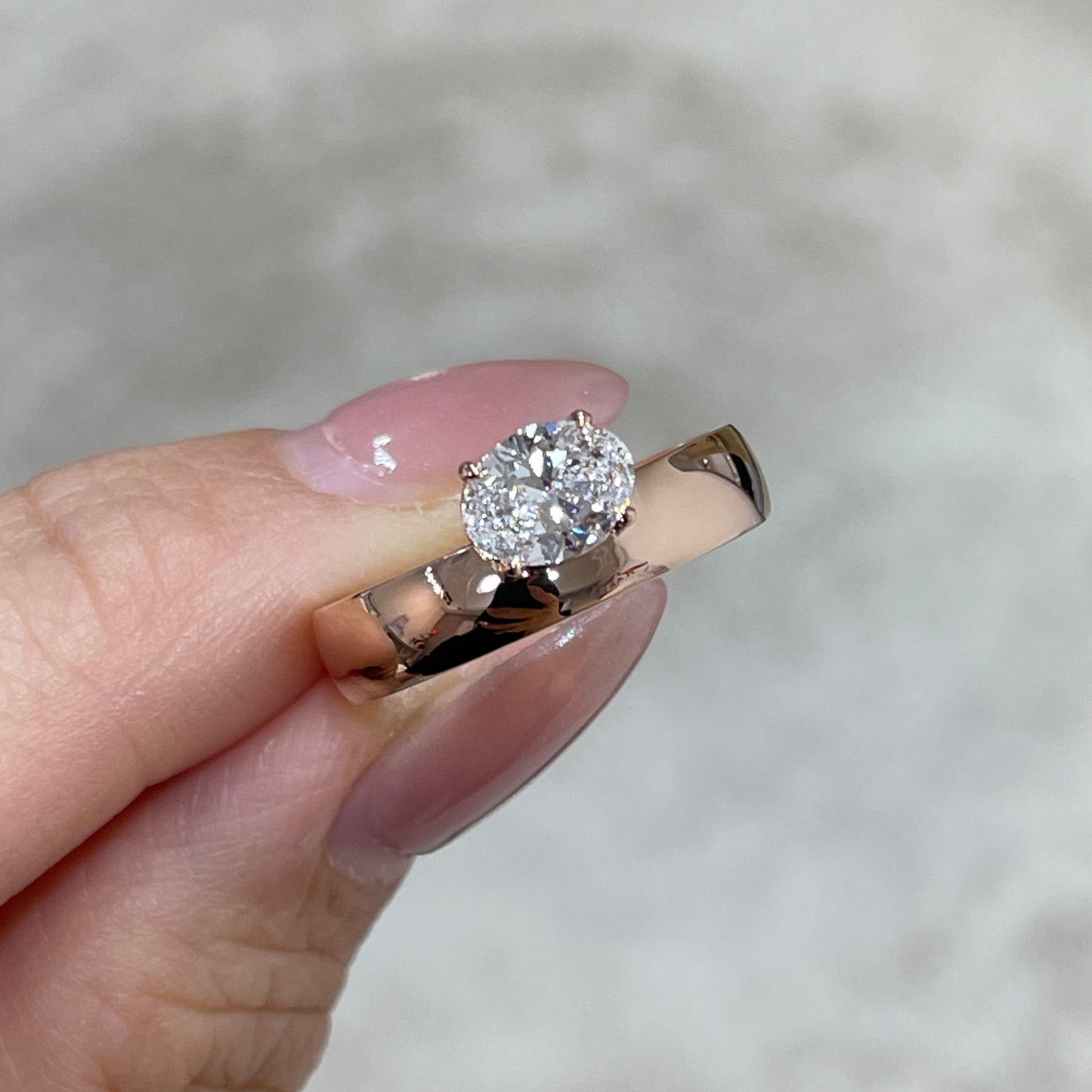 IGI Lab diamond Oval 0.7ct four-prong thick band ring