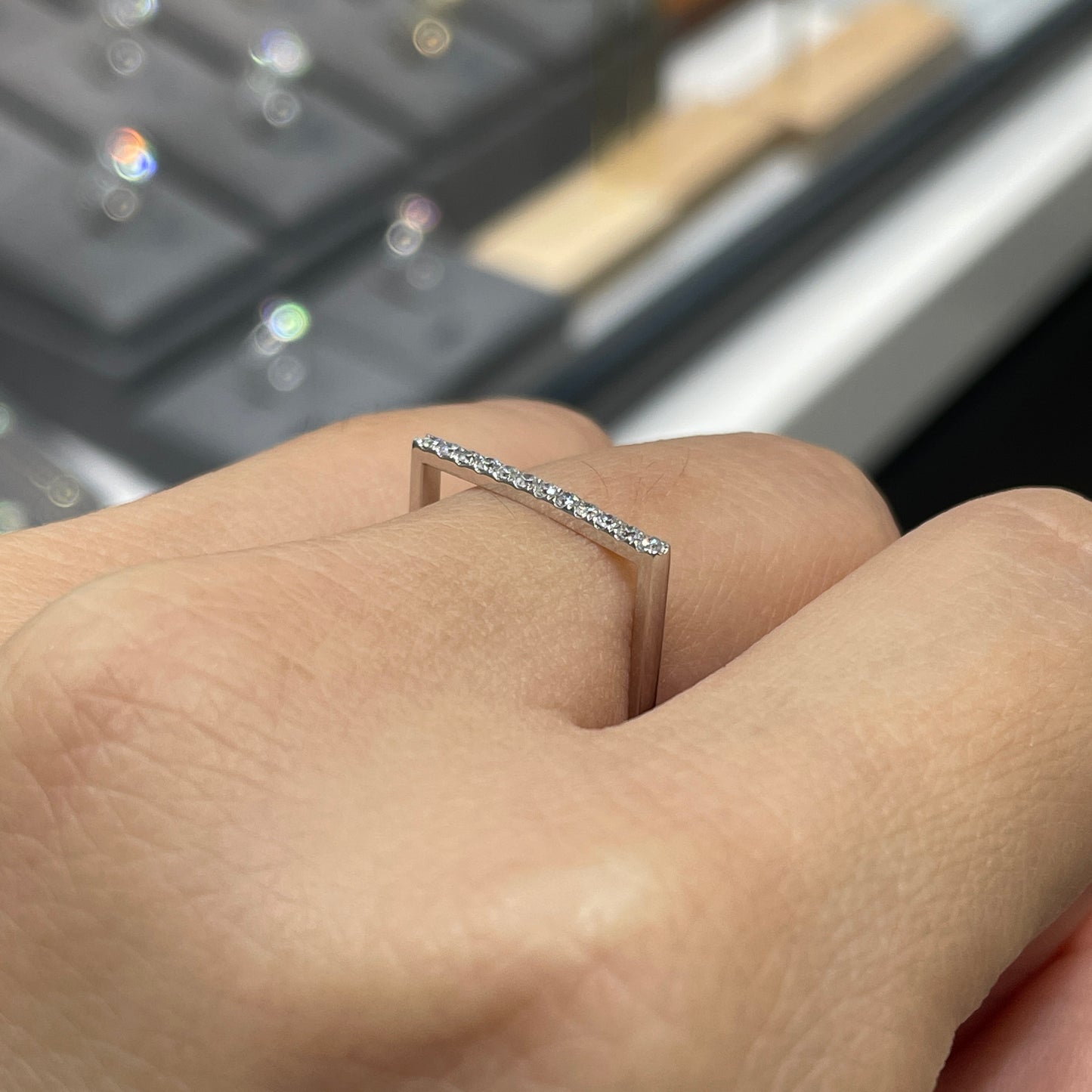 Lab Diamond round 0.1ct bar ring