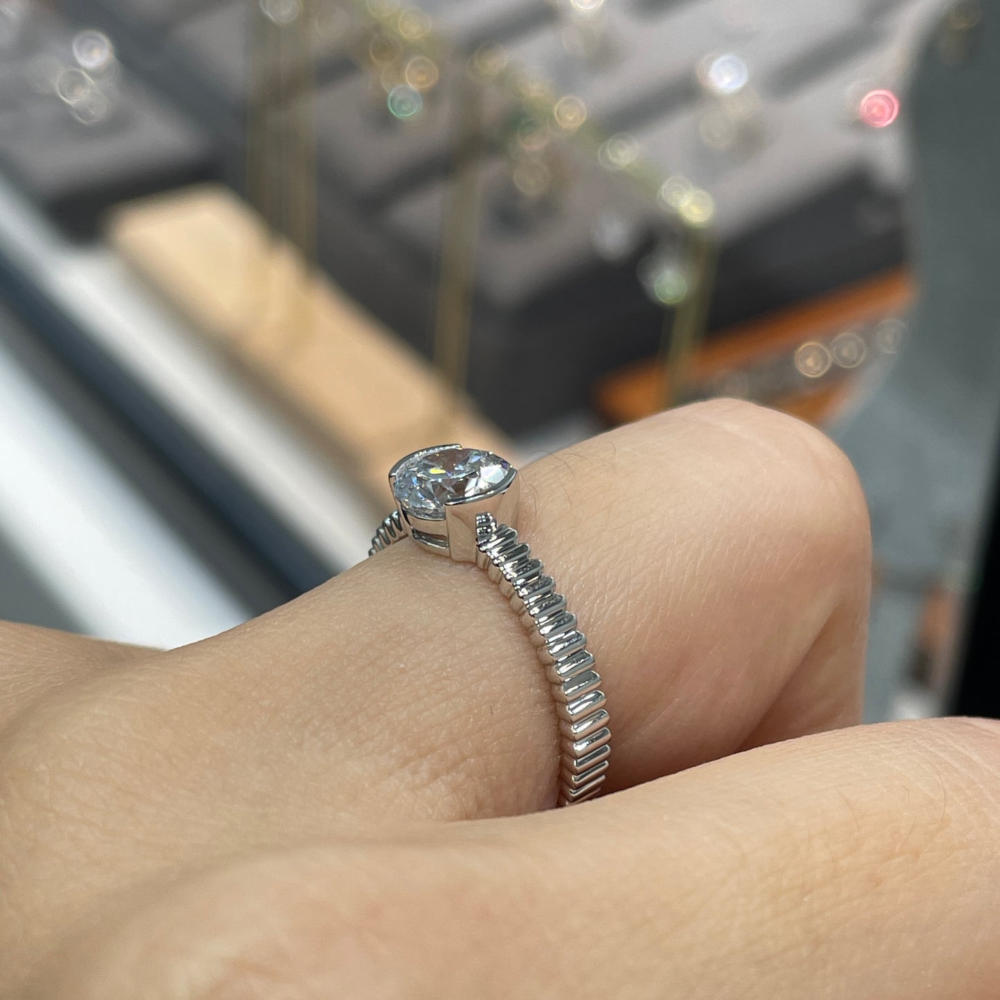 Lab diamond round 1ct half bezel straight vertical line band ring
