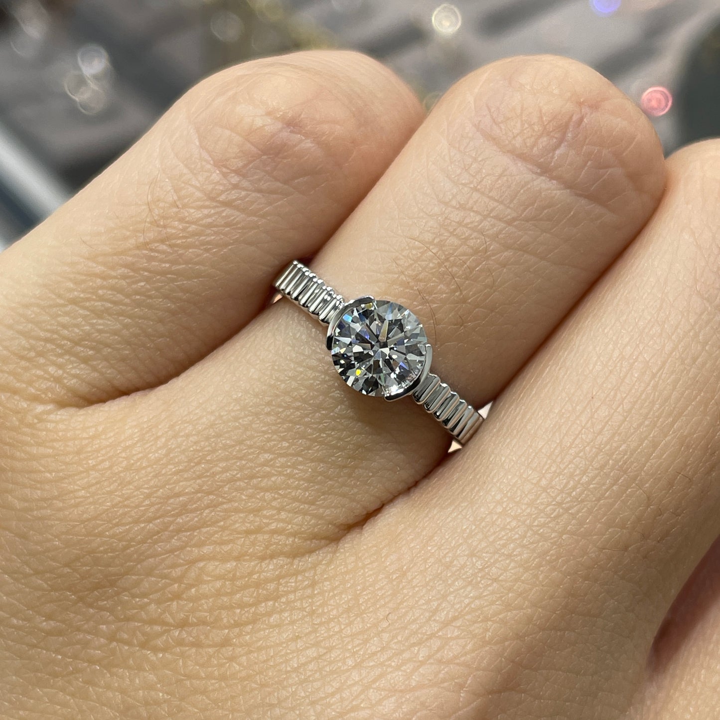Lab diamond round 1ct half bezel straight vertical line band ring