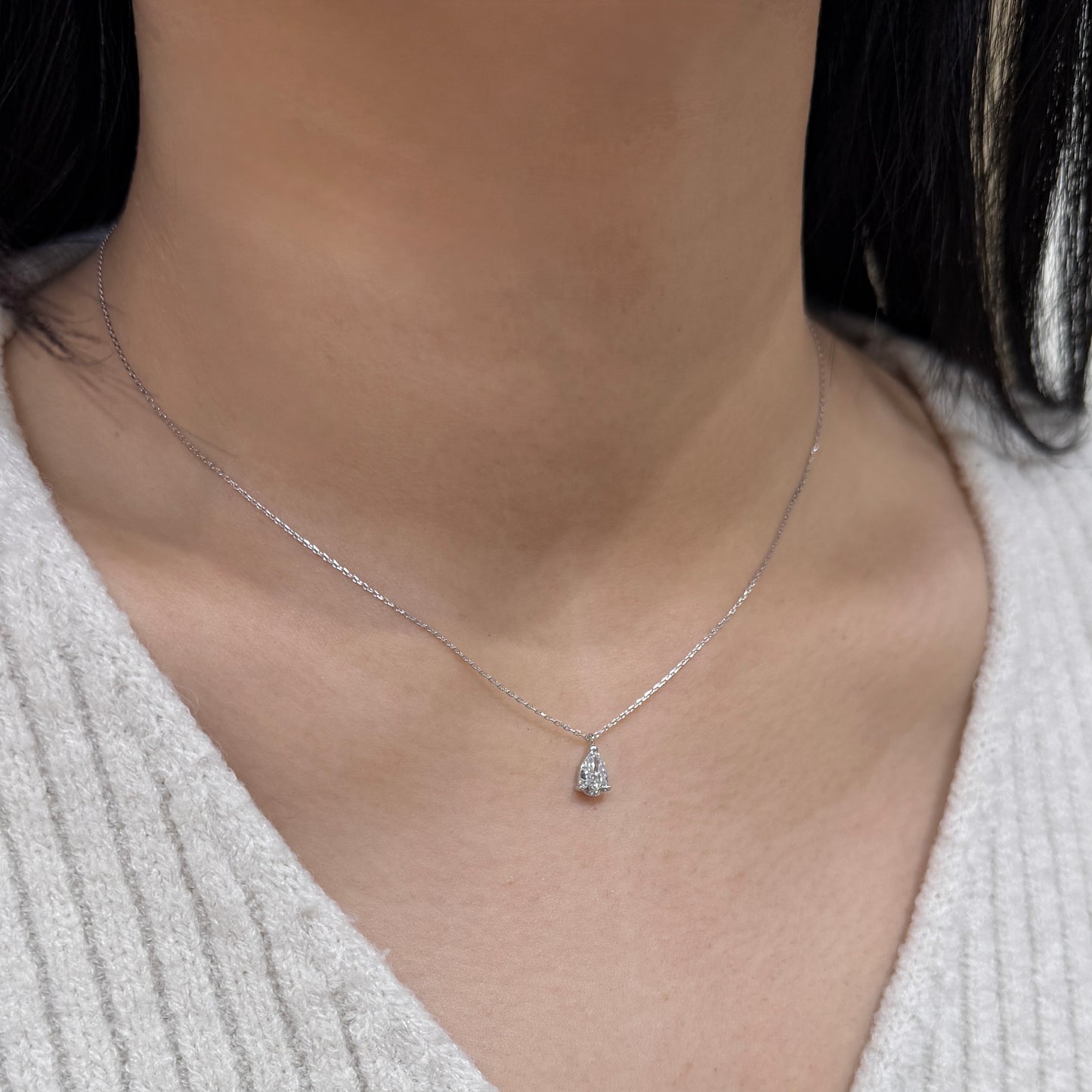 Lab diamond pear shape 0.5ct three-prong necklace