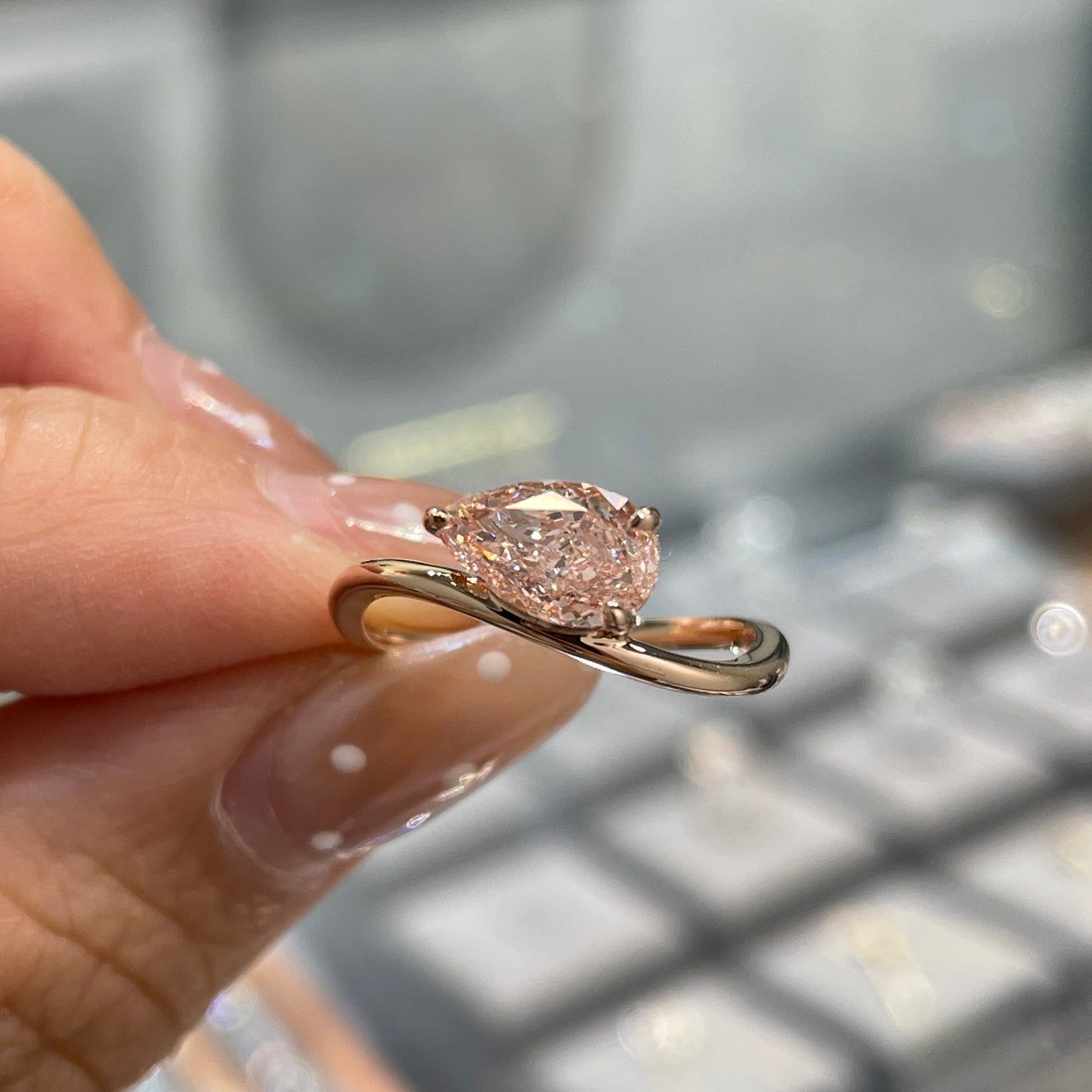 IGI lab pink diamind pear shape 1ct three-prong wavy ring