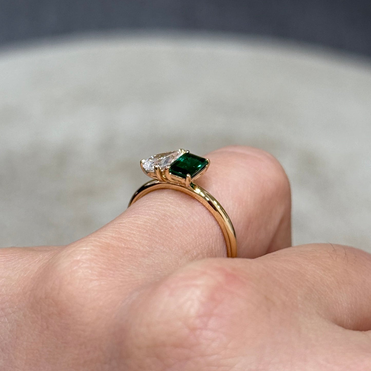 Lab Emerald green emerald cut 0.4ct and diamond pear  shape 0.5ct toi et moi ring