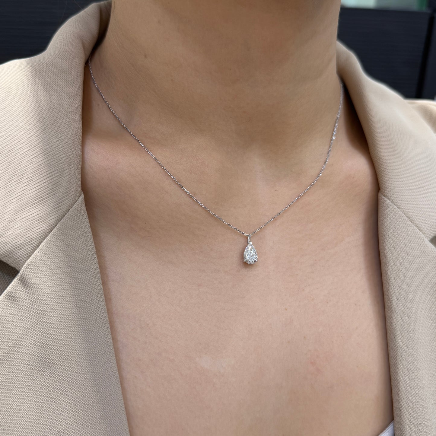 Lab diamind Pear shape 1ct three-prong pendant with necklace