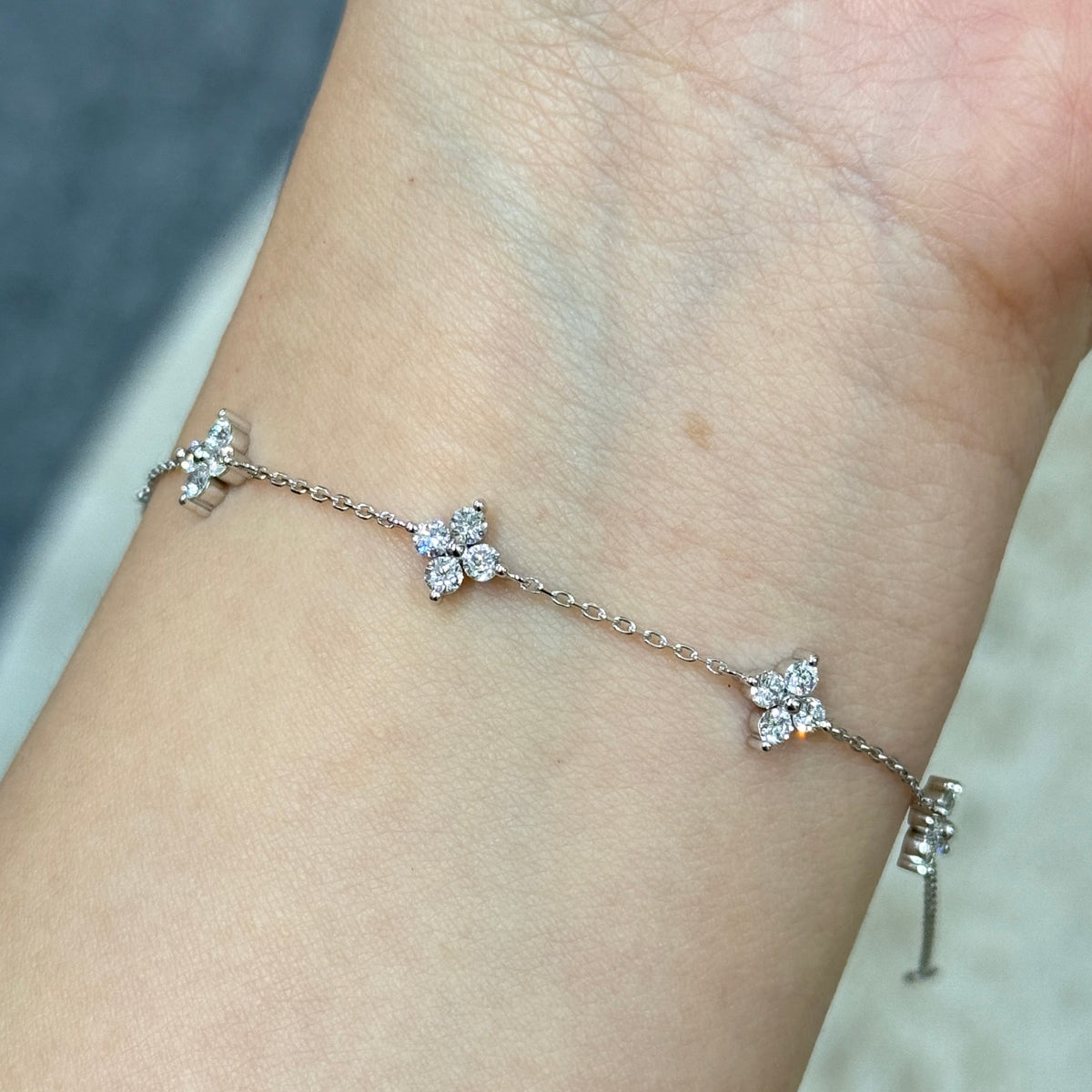 Lab diamond round 1ct five flower bracelet