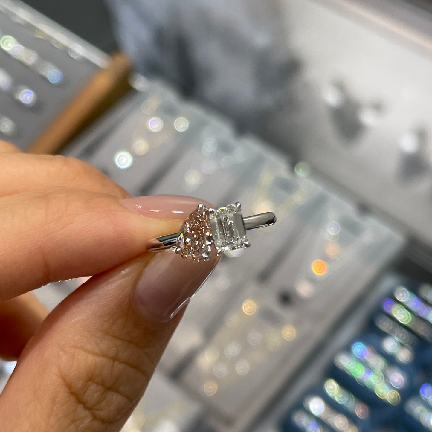 IGI lab pink diamond pear 0.6ct with emerald cut 0.8ct toi er moi ring