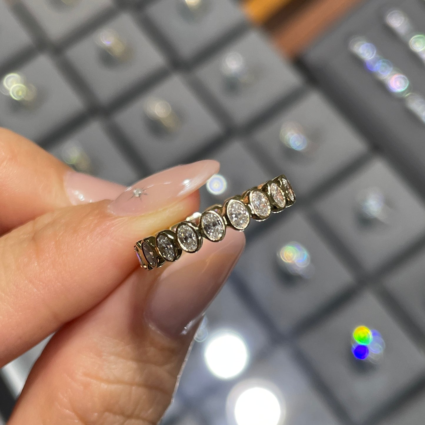 9k Lab diamond oval & emerald cut 1.3ct bezel half half full eternity ring