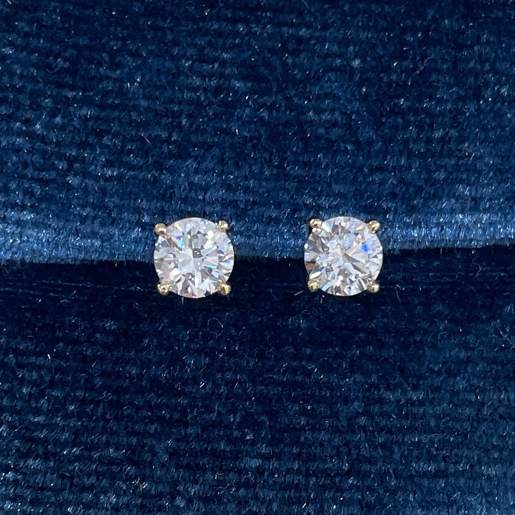 Lab diamond round 0.8ct v set four-prong stud earrings -pair