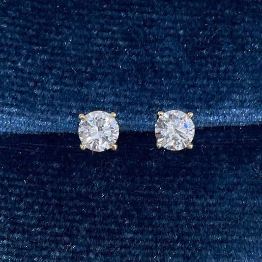 Lab diamond round 0.8ct v set four-prong stud earrings -pair