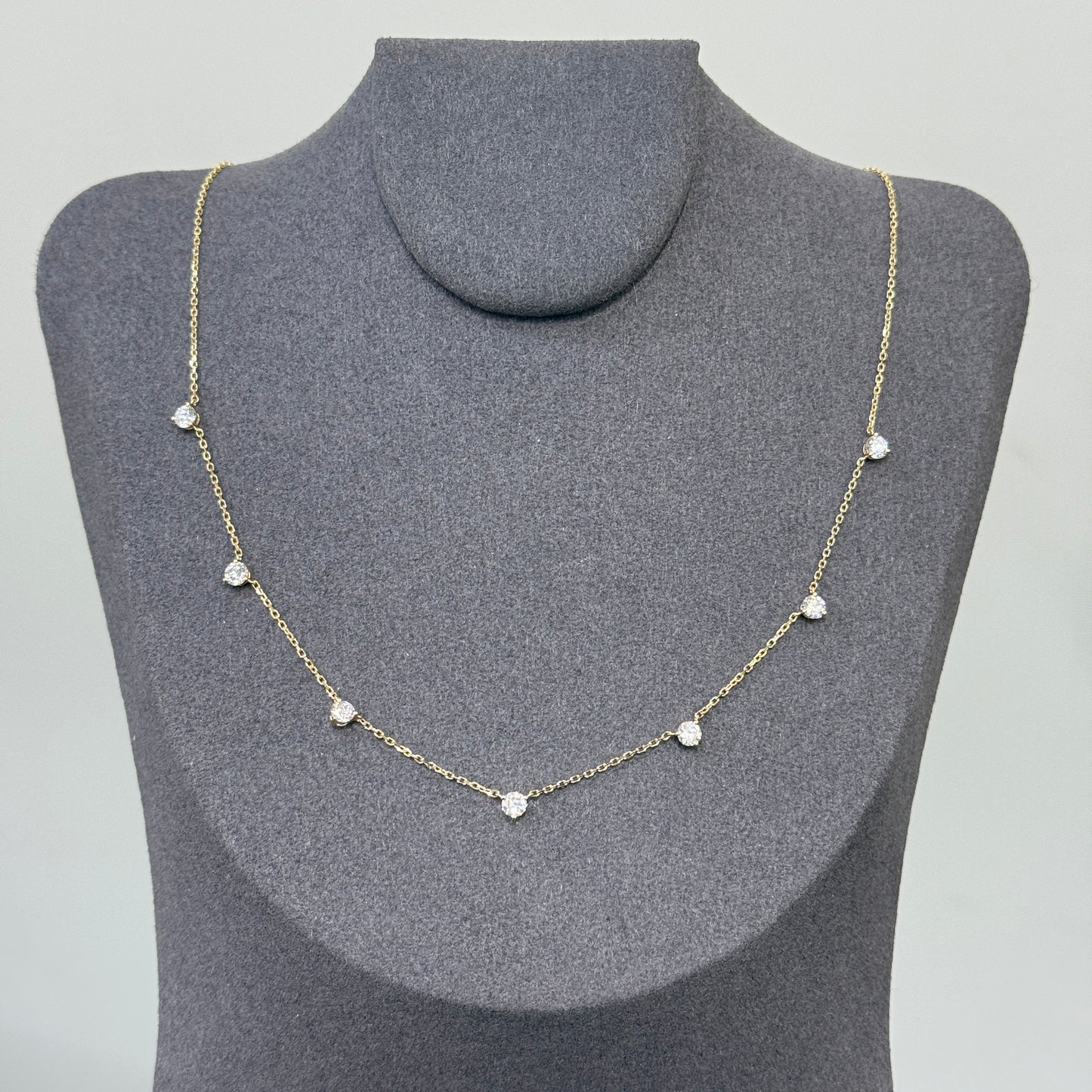 Lab diamond round 0.84ct three-prong necklace