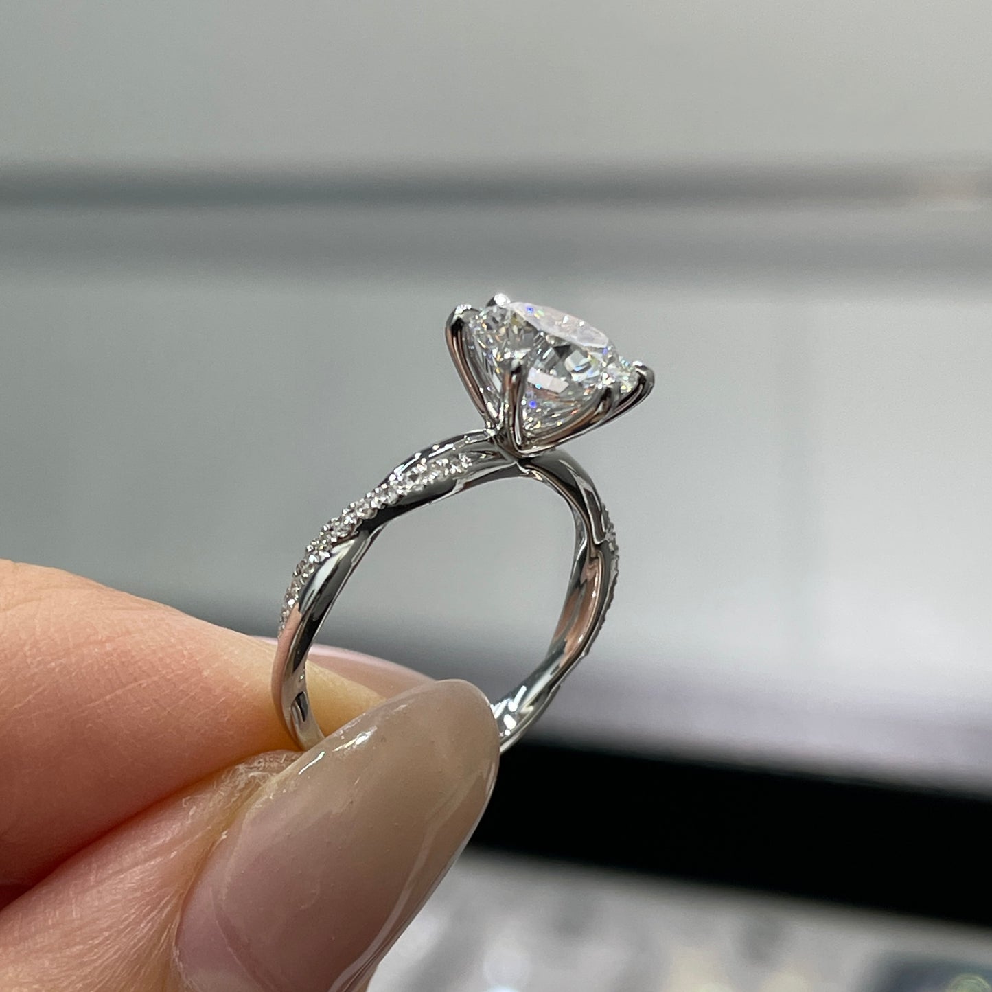 IGI lab diamond round 1.5ct six-prong pave twisted band ring