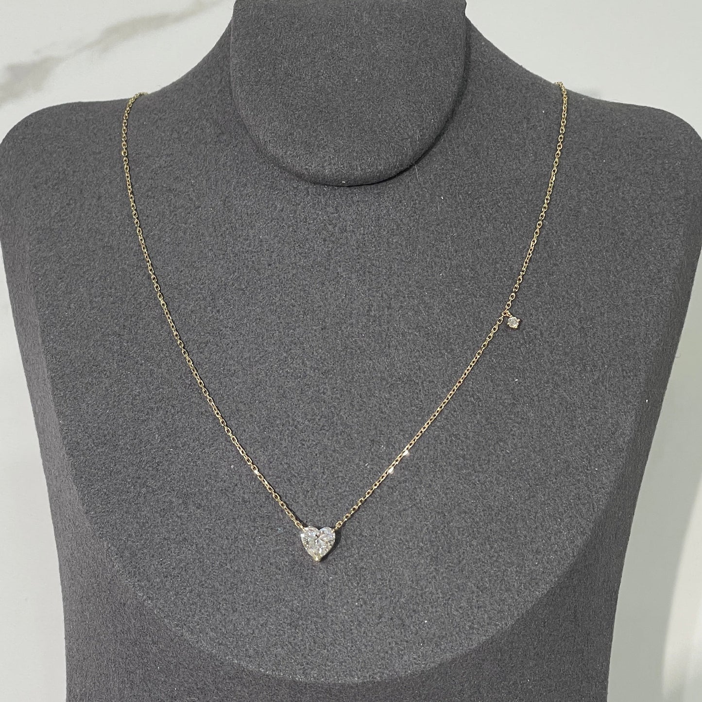 Lab diamond heart shape 0.78ct three-prong with little diamond necklace