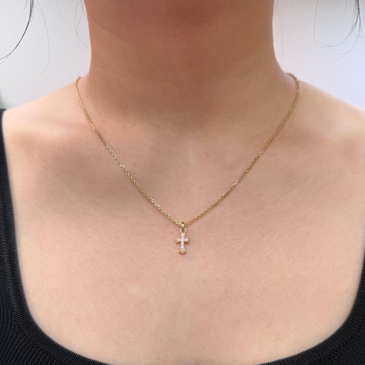 9k Lab diamond round cross pave opeb clip pendant