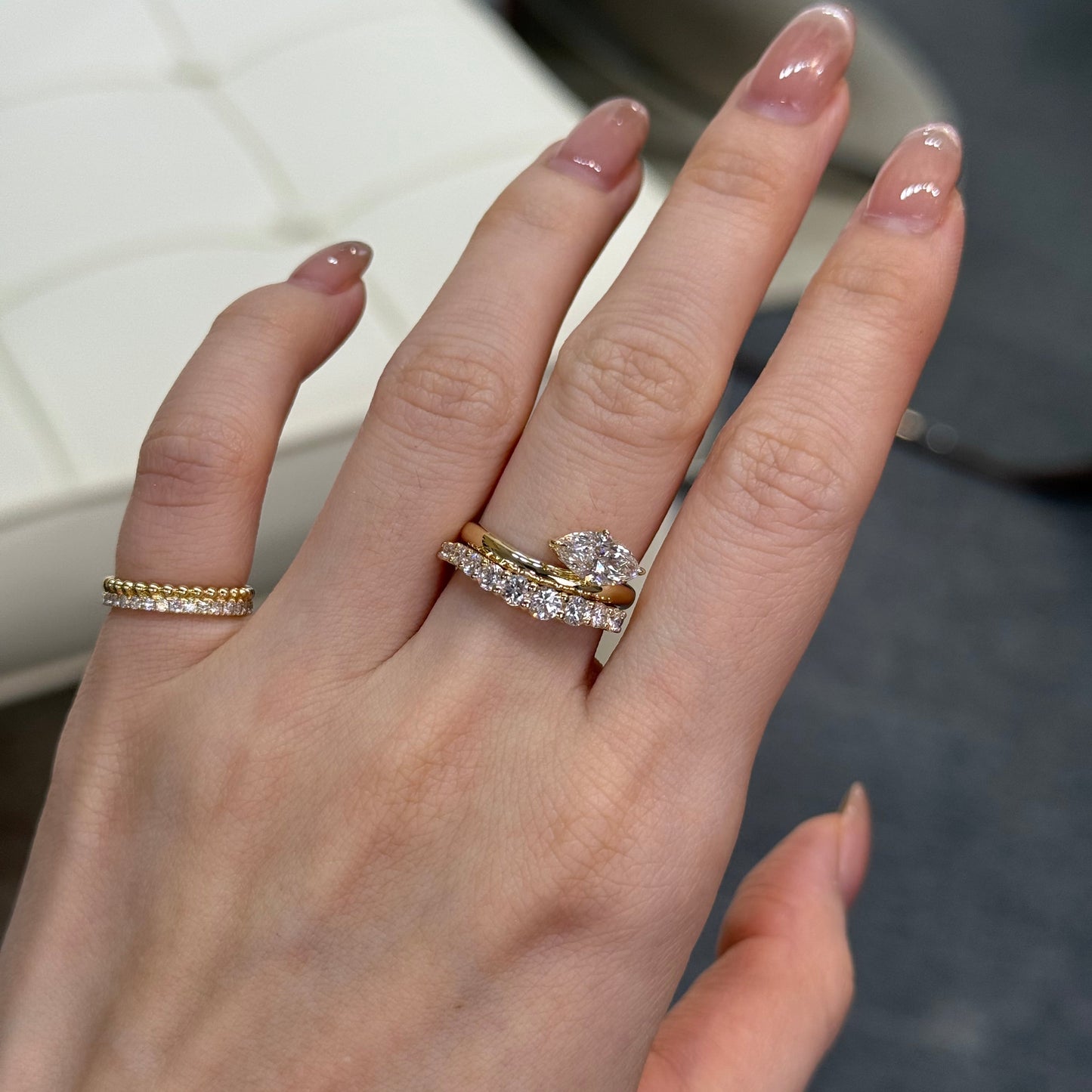 9k Lab diamond marquise shape 1ct compass four-prong wavy ring