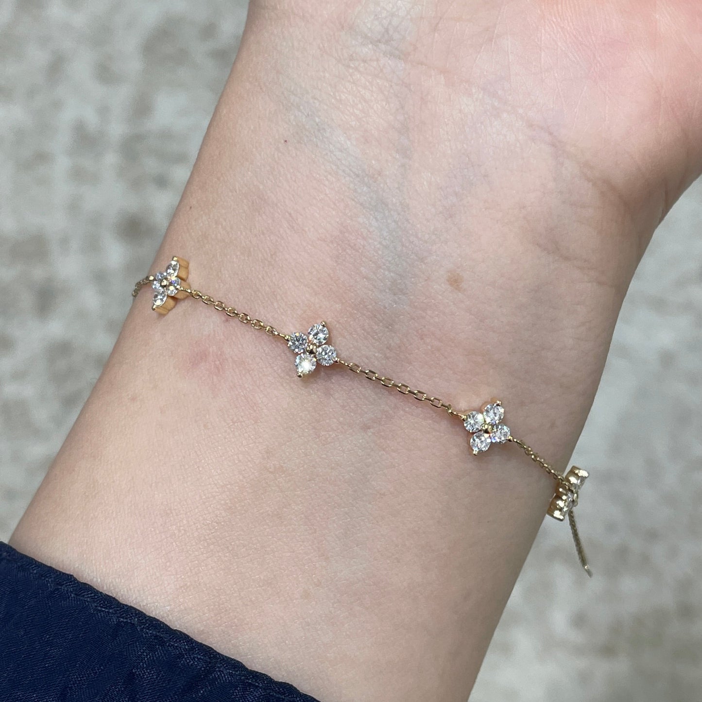 Lab diamond round 1ct five flower bracelet
