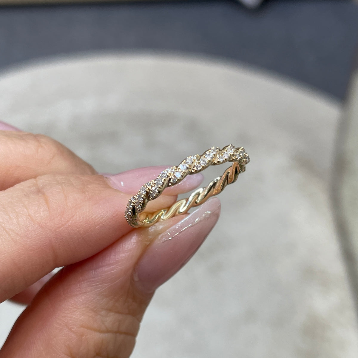 9k Lab diamond round 0.2ct rope half pave ring