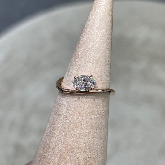 9k Lab diamond oval shape 0.4ct four-prong wavy pinky ring