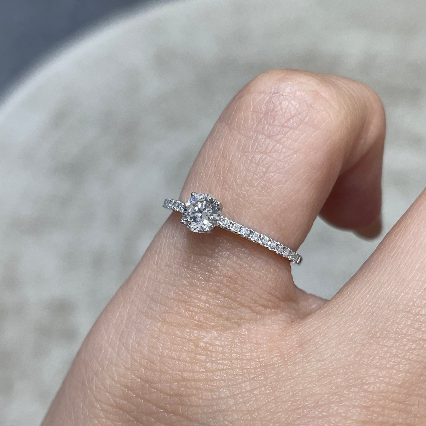 Lab diamond round 0.4ct four-prong pave ring