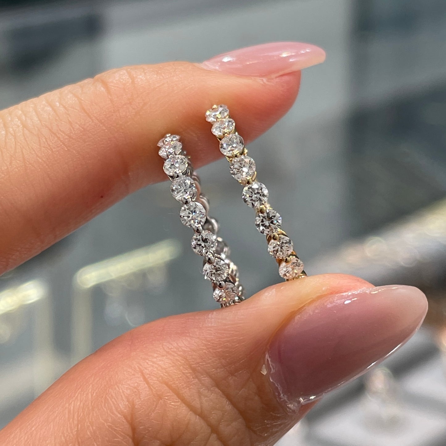 9k Lab diamond Round 1.05ct single-prong full eternity ring
