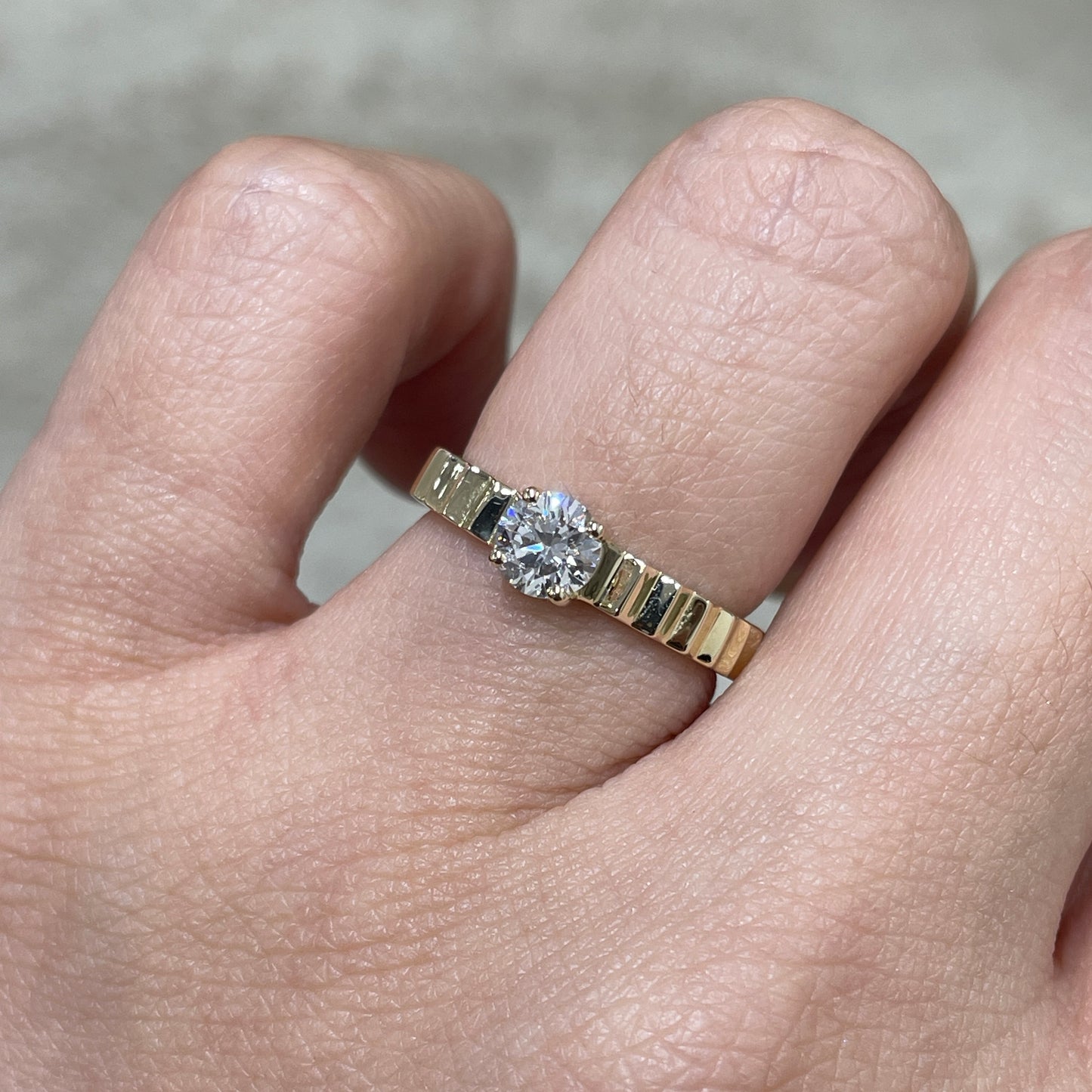 9k Lab diamond Round 0.5ct ladder ring