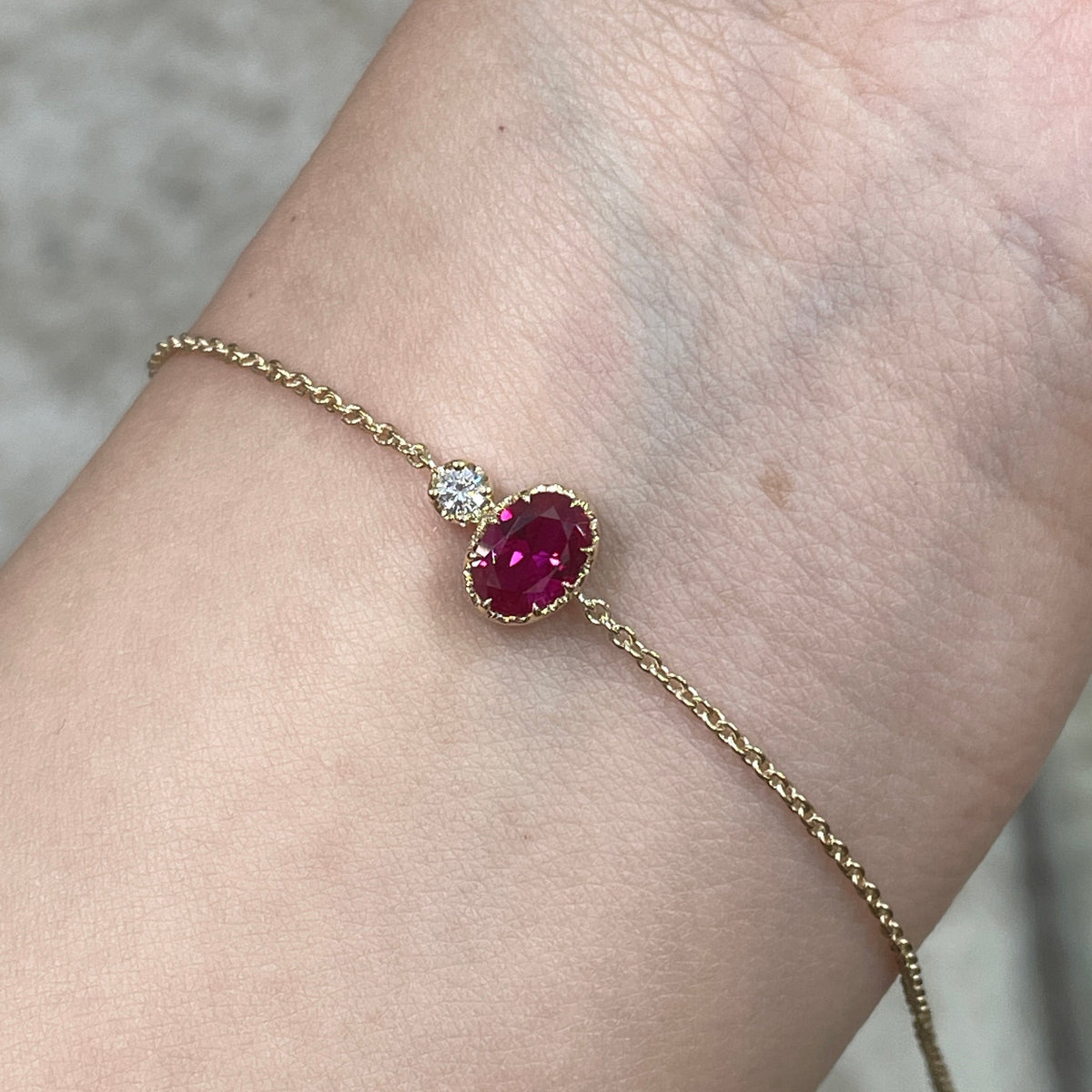 9k Lab ruby oval 0.8ct with lab diamond round 0.1ct thick chain bracelet