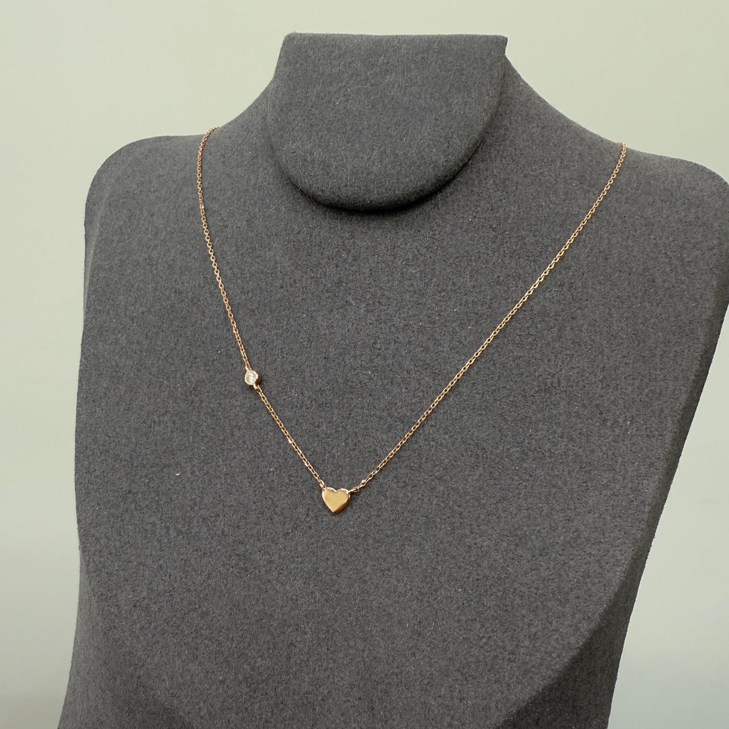 Lab Diamond round bezel with gold heart necklace