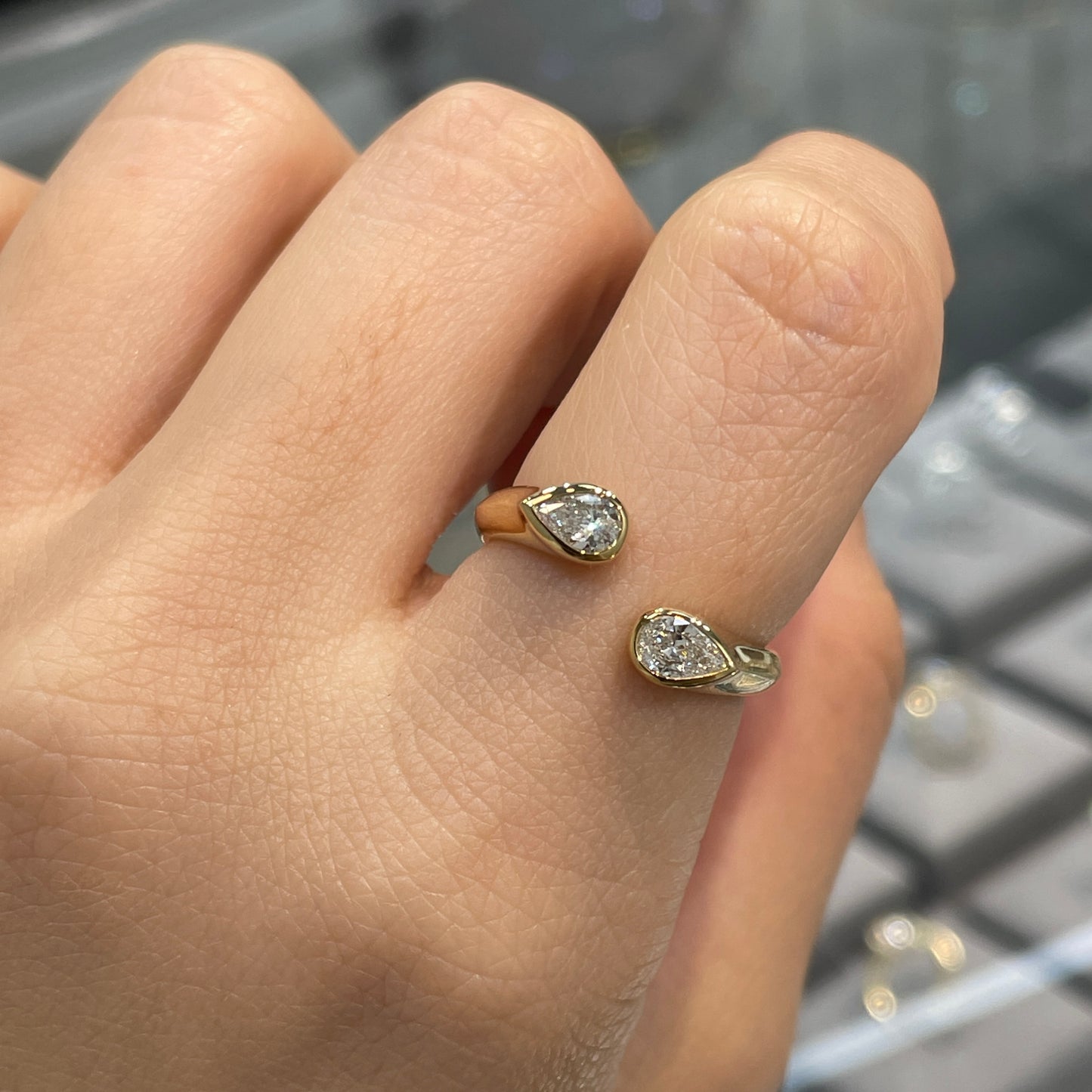 9K Lab diamond pear shape 0.4ct duo bezel open ring