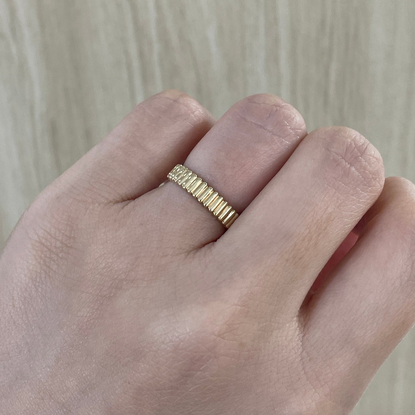 18K vertical line band ring