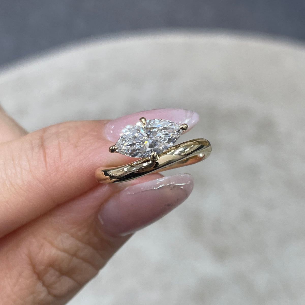 9k Lab diamond marquise shape 1.15ct compass four-prong wavy ring