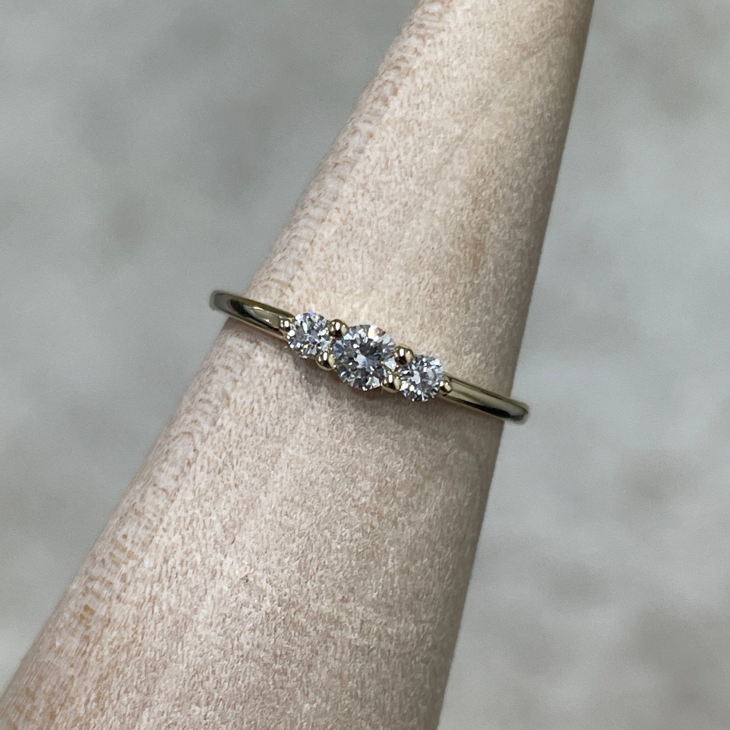 9K Lab diamond Round 0.13ct trio pinky ring