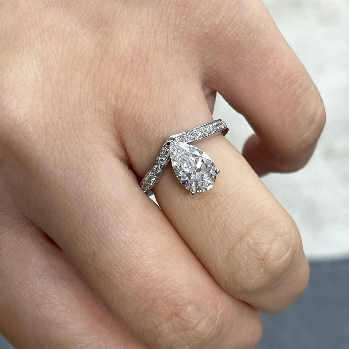 IGI Lab diamond Pear shape 1.5ct v shape channel set ring