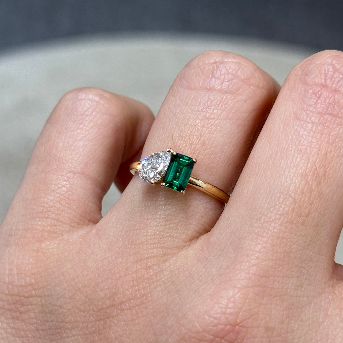 Lab Emerald green emerald cut 0.4ct and diamond pear  shape 0.5ct toi et moi ring