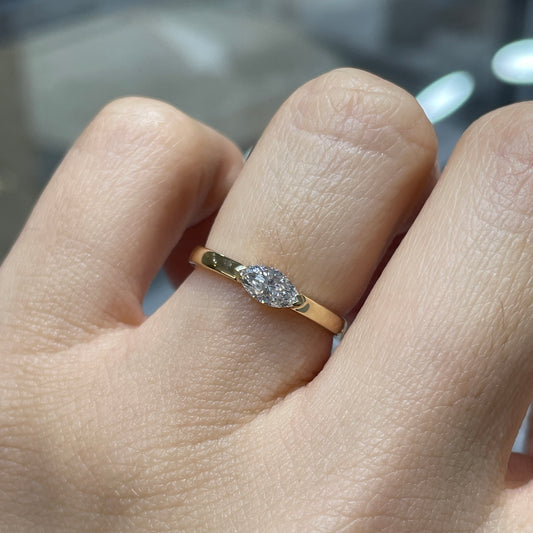 Lab diamond marquise 0.3ct horizontal ring
