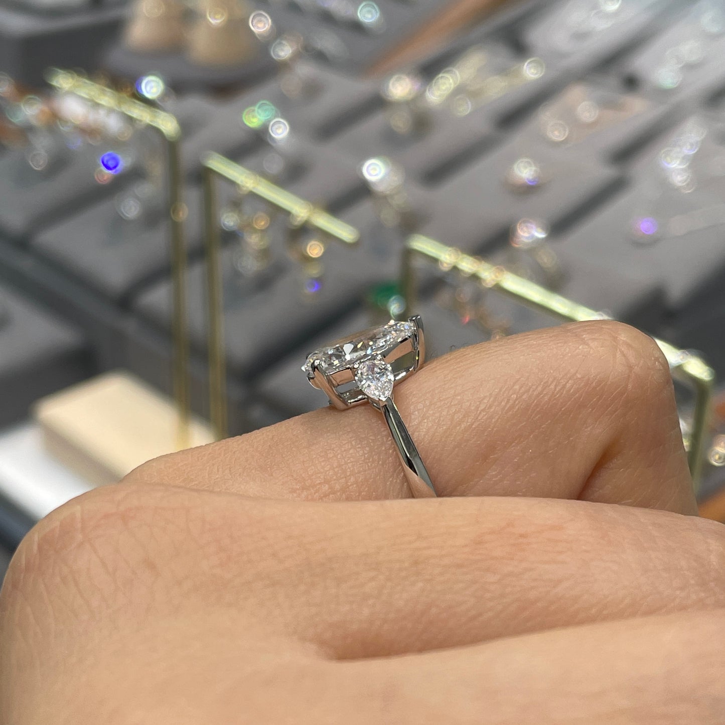 IGI lab diamond Pear 2.4ct three stone setting ring