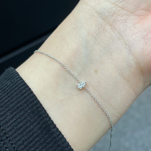 Lab diamond pear 0.1ct three-prong bracelet
