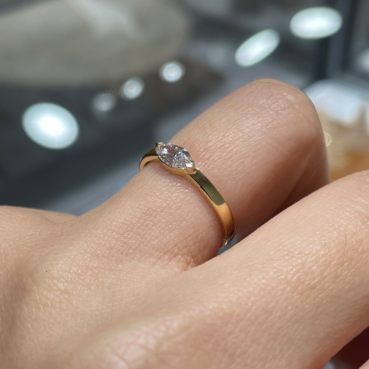 Lab diamond marquise 0.3ct horizontal ring