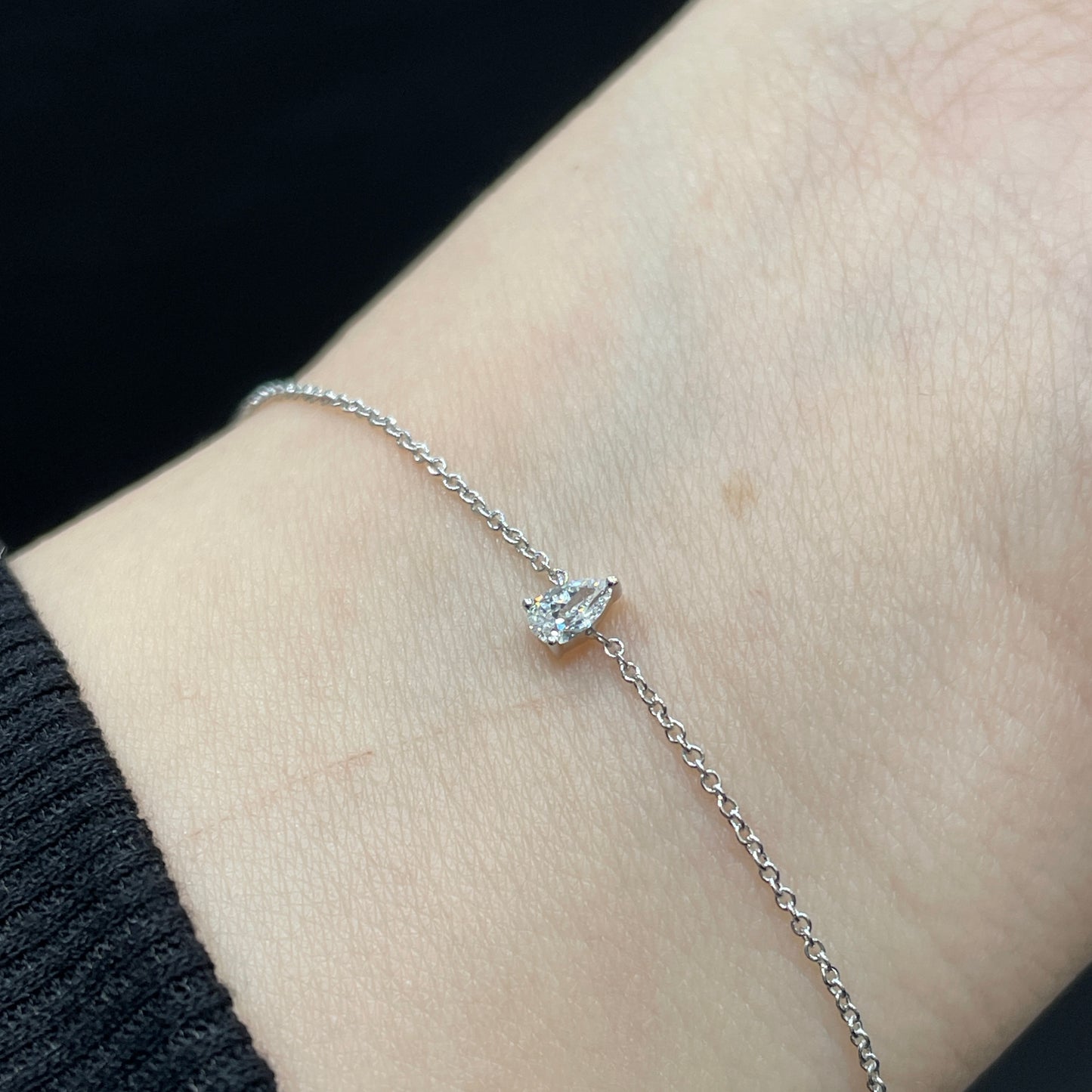Lab diamond pear 0.1ct three-prong bracelet