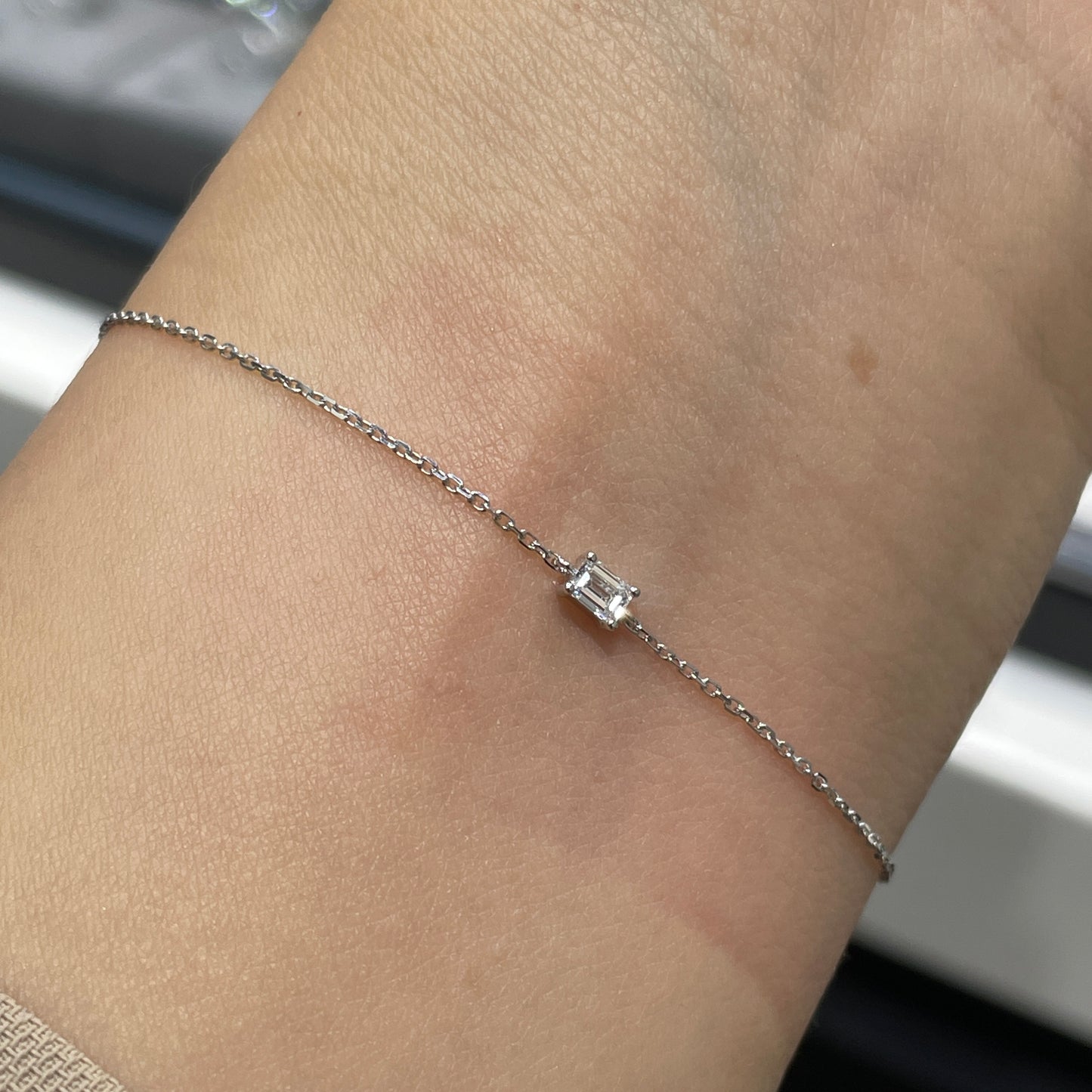 Lab diamond emerald cut 0.1ct four-prong bracelet