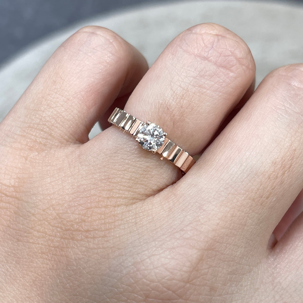 9k Lab diamond Round 0.5ct four-prong ladder ring