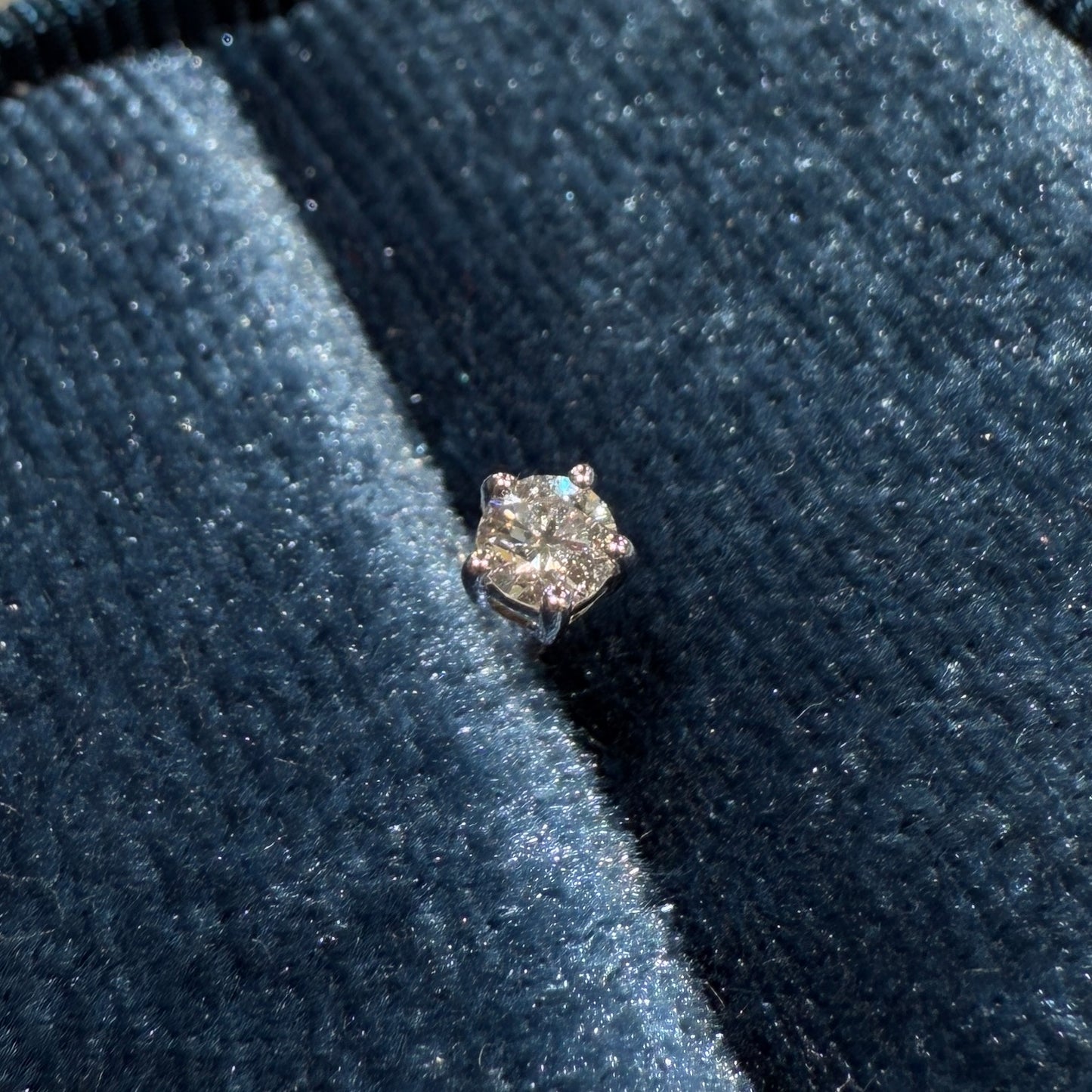 Lab diamond round 0.12ct five-prong earring-each